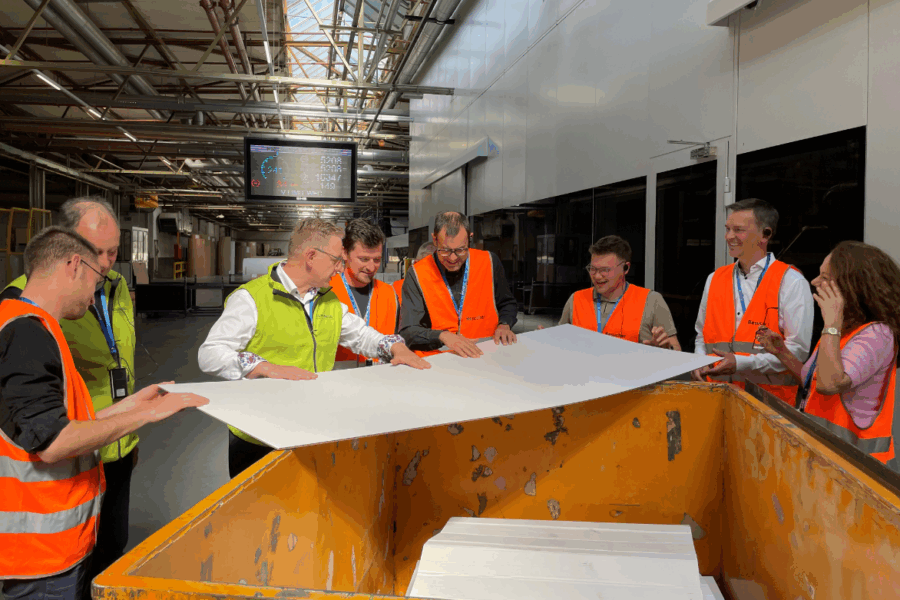 „Vor Ort, für die Region – ein wichtiges Unternehmen, das unsere Region bereichert“ – Ralph Edelhäußer MdB besucht Klingele Paper & Packaging SE & Co. KG.